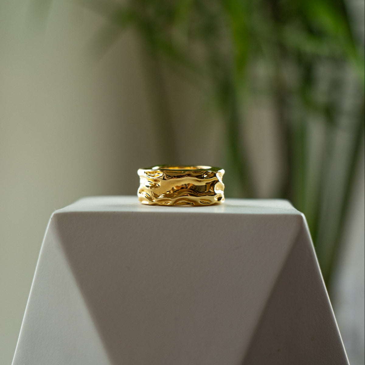 Aurean Flow Cloak - Gold